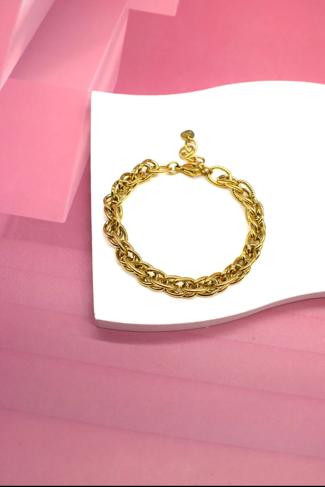 Collier Samra
