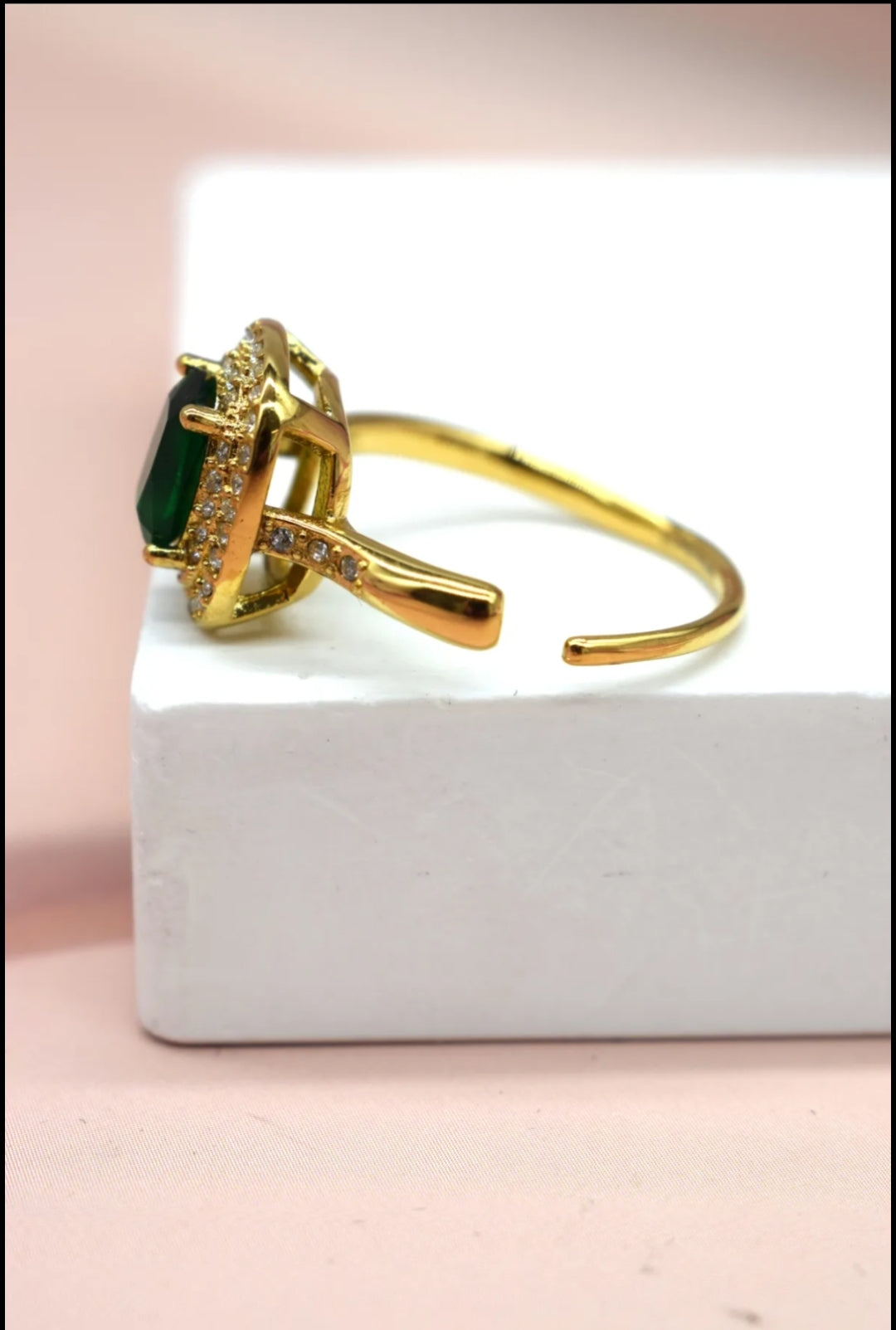 Bague Dorée Élégante avec Pierre Centrale